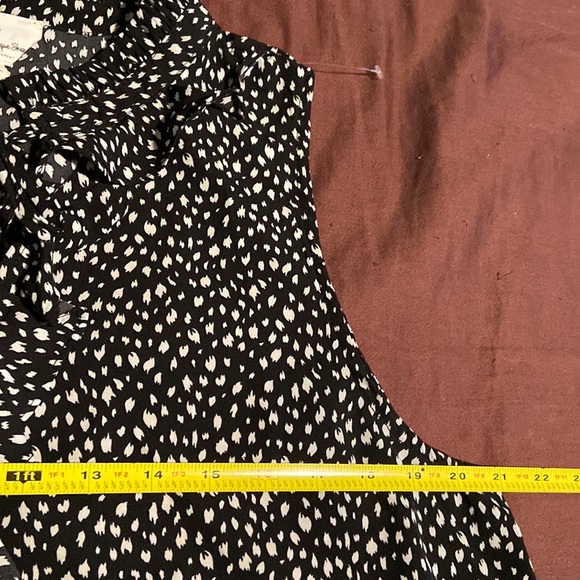 Sleeveless Blouse by Betsy’s Boutique Shop. EUC! - Picture 10 of 16